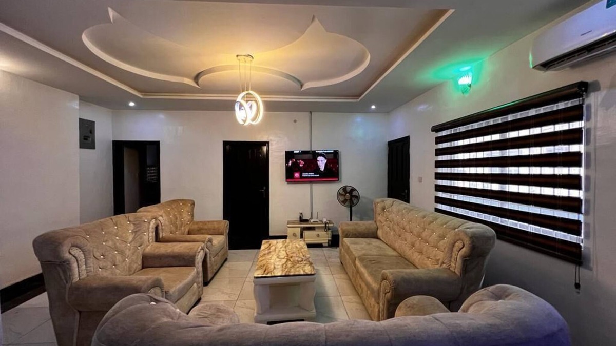 Oshodi-Isolo House | CampDavid Luxury Apartments - 15 minutes from the MM International Airport Lagos