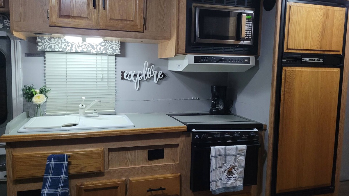 Alix House | Camper 3 miles from interstate I40. Private and close to many outdoor activities