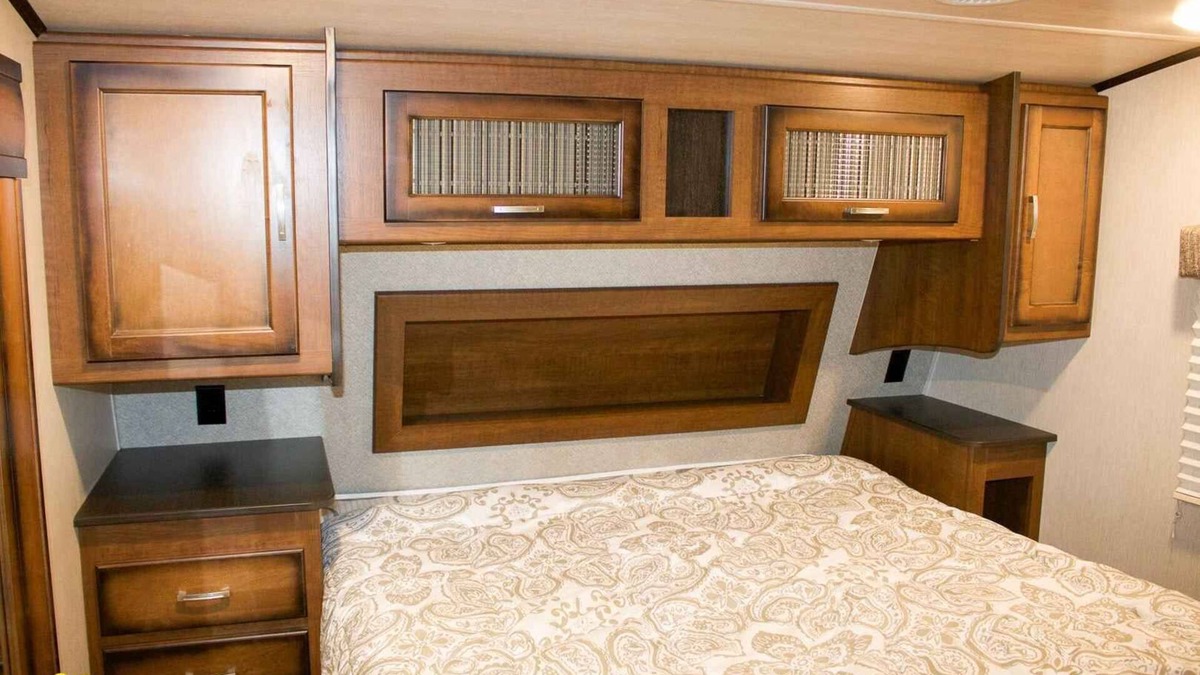 Bloomington House | Camper Available for Solar Eclipse nClose to Bloomington and sleeps 5