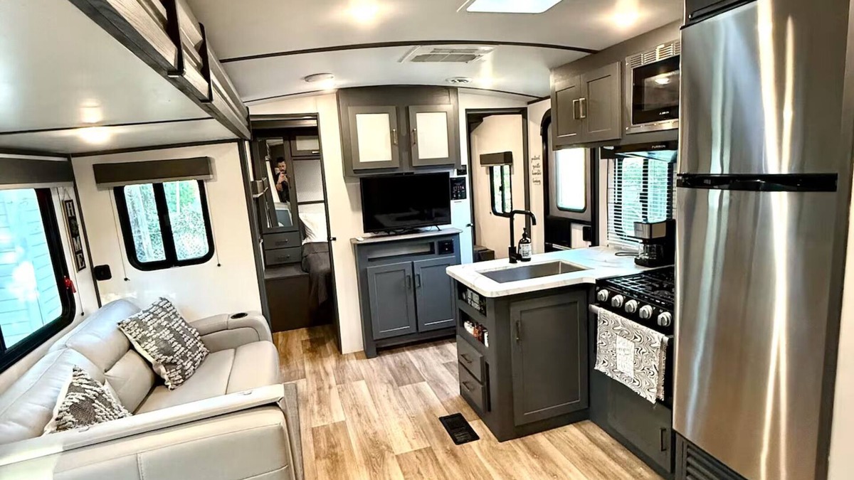 Downtown Zephyrhills House | Camper in Zephyrhills with Wi-Fi