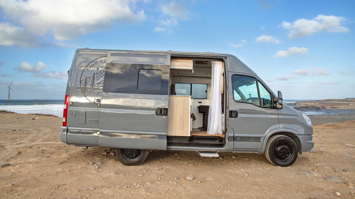 Marzagan House | Camper Van 'Encuentra Tu Camino' with Air Conditioning