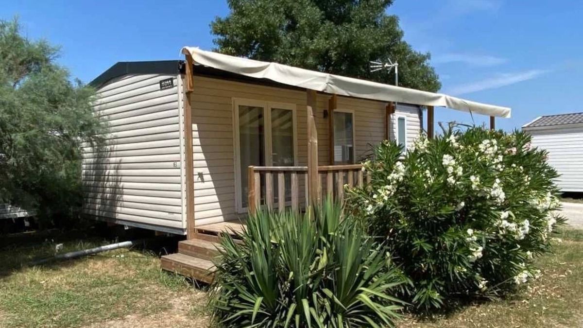 Villeneuve-les-Maguelone House | Camping 2 étoiles - Piscine - ccb0feh