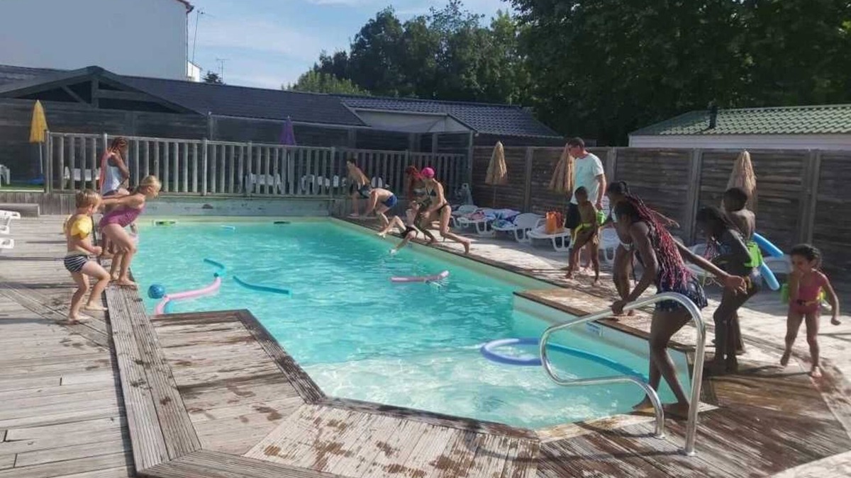 Surgeres House | Camping 3 étoiles - Parc aquatique - ccbbbeh