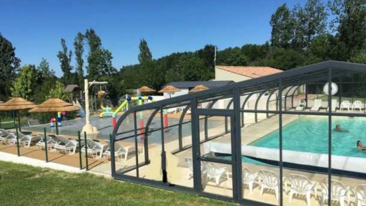 Aubigny-les-Clouzeaux House | Camping 4 étoiles - Piscine - eehi00