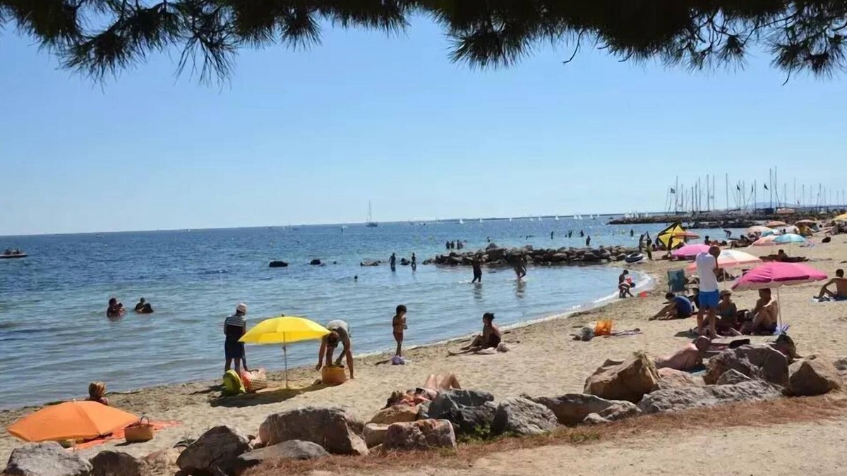 Meze House | Camping Beau Rivage* - Mobil home Espace Classic 4 rooms 6 people Air-conditioned