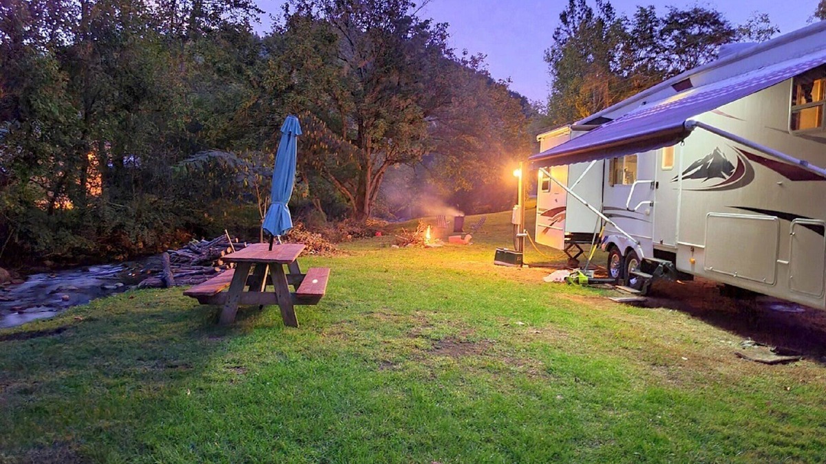 Del Rio House | Camping Creekside at Del Rio Happy Camper