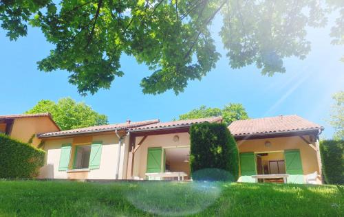 Saint-Hilaire-les-Places House | Camping l'Air du Lac*