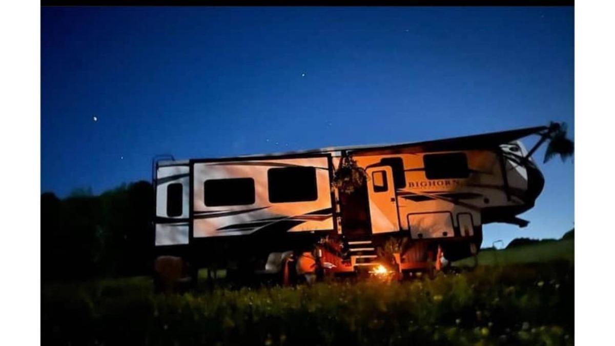 Duncanville House | Camping or Glamping you decide! Near Tuscaloosa.