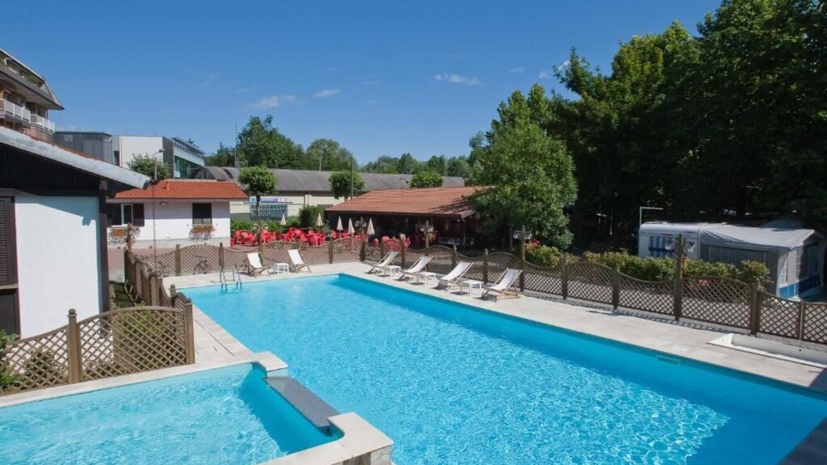 Barza House | Camping Smeraldo Dormeletto Mobilehome Standard with lake view for 4 persons