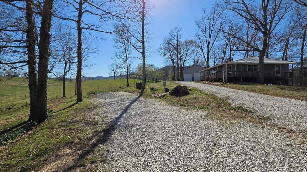 Mount Judea RV Rental | Camping spaces at The Blue Recluse.