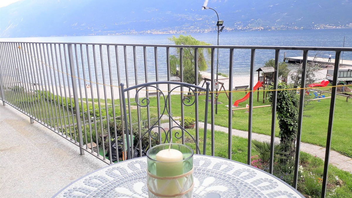 Campione del Garda Apartment | Campione Giulia Exclusive Lakefront