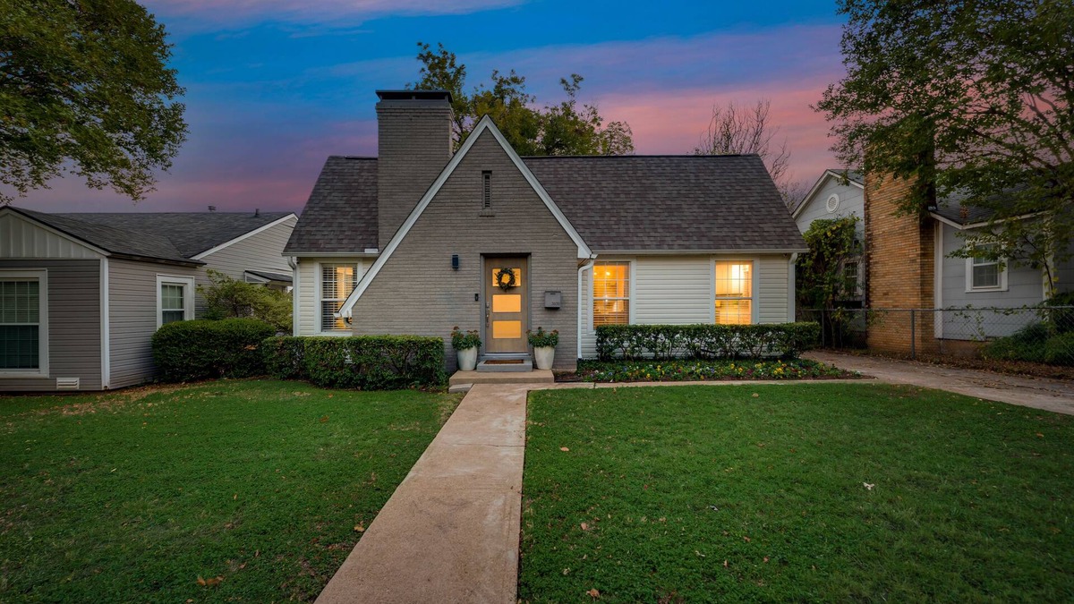 Arlington Heights House | Campout on El Campo located in the Cultural Arts District!
