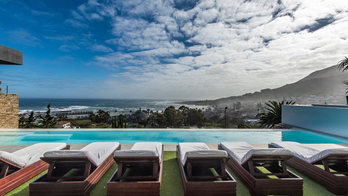 Camps Bay Villa | Camps Bay Panoramic Sea View - Solar backup & 17 m Infinity Pool