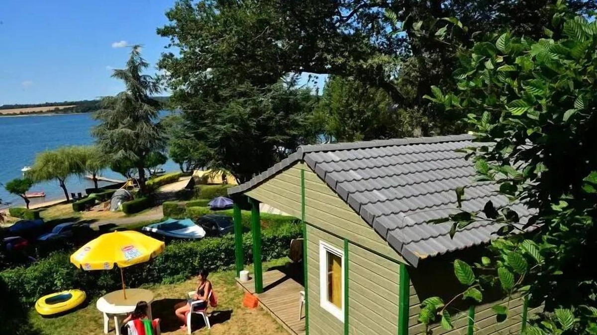 Salles-Curan Ski Chalet | Campsite Beau-Rivage * - Chalet PANORAMIC "VUE LAC" (covered terrace + dishwasher) 4 to 5 people - 4 pers. included in the tariff