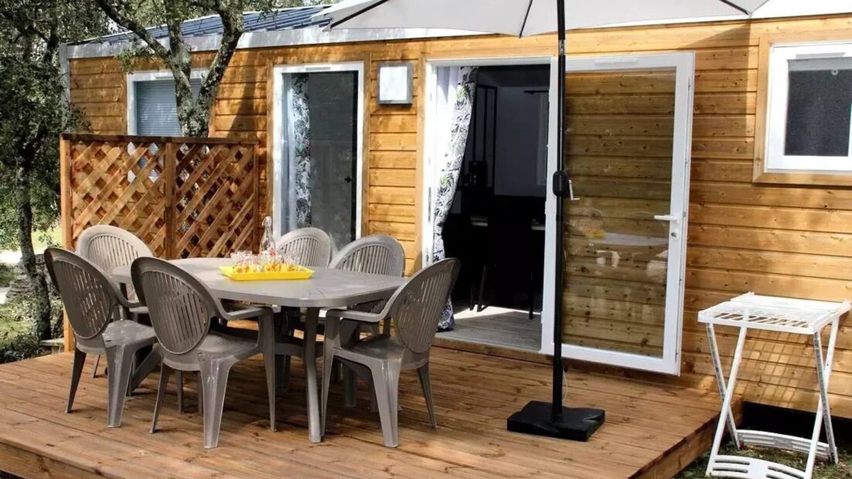Junas House | Campsite Les Chênes * - MOBILE HOME Comfort Plus Air-conditioned - TV - 2 ch - 32.80m2/Jasmin and Mimosa 4 people