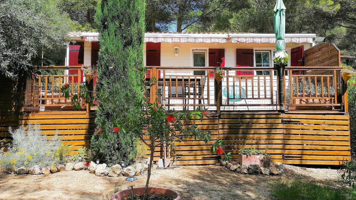 Castelnau-de-Guers House | Campsite Residential La Pinède * - Charleston PREMIUM-2 bedrooms 40m2- *Clim, terrace, TV* 6 persons