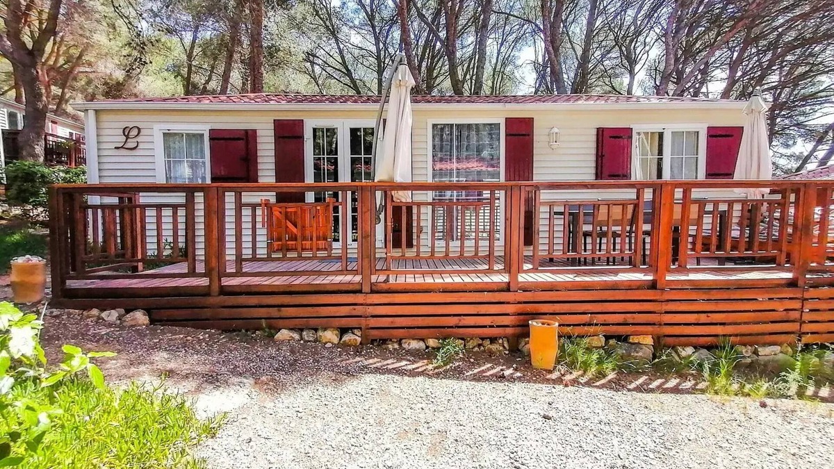Castelnau-de-Guers House | Campsite Residential La Pinède * - Blueberry3 PREMIUM- 3 bedrooms 40m2- *Clim, terrace, TV* 6 persons