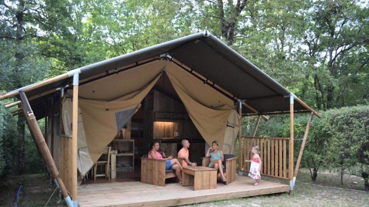 Servies House | Campsite Saint Pierre de Rousieux**** - Lodge Safari 3 Rooms 4 People Without shower