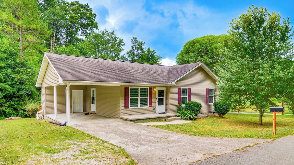 Campton Cottage | Campton Cottage w/Hot Tub, Near Hiking + Climbing