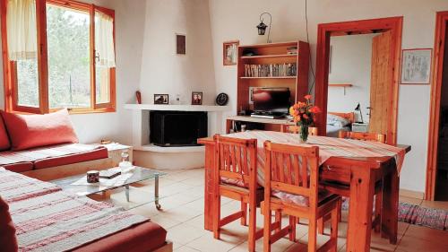 Eleftheres House | Campus Verde