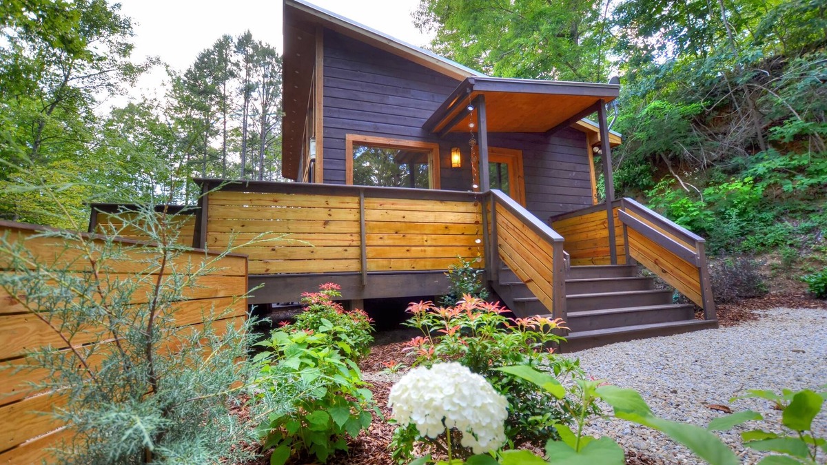 Almond Cabin | Camryn's Hideaway - Secluded Romantic Hideaway for 2