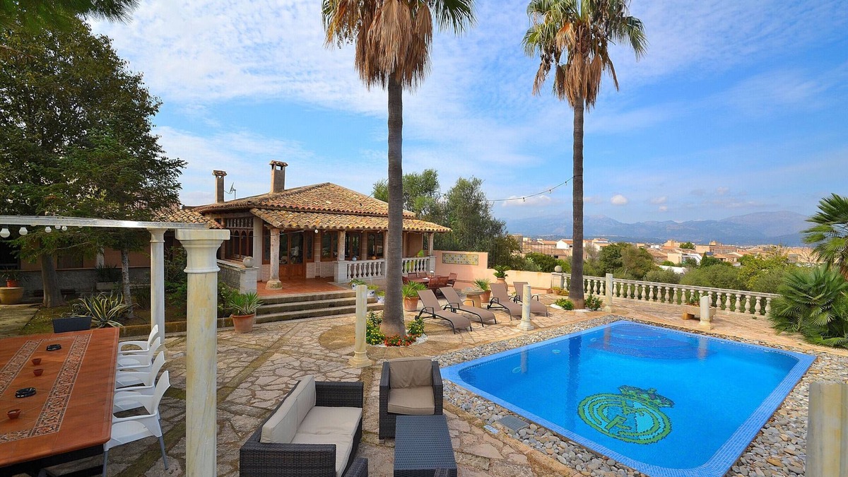 Muro Ski Chalet | Can Bisbe 187 traditional villa with private pool, beautiful views, barbecue and table tennis