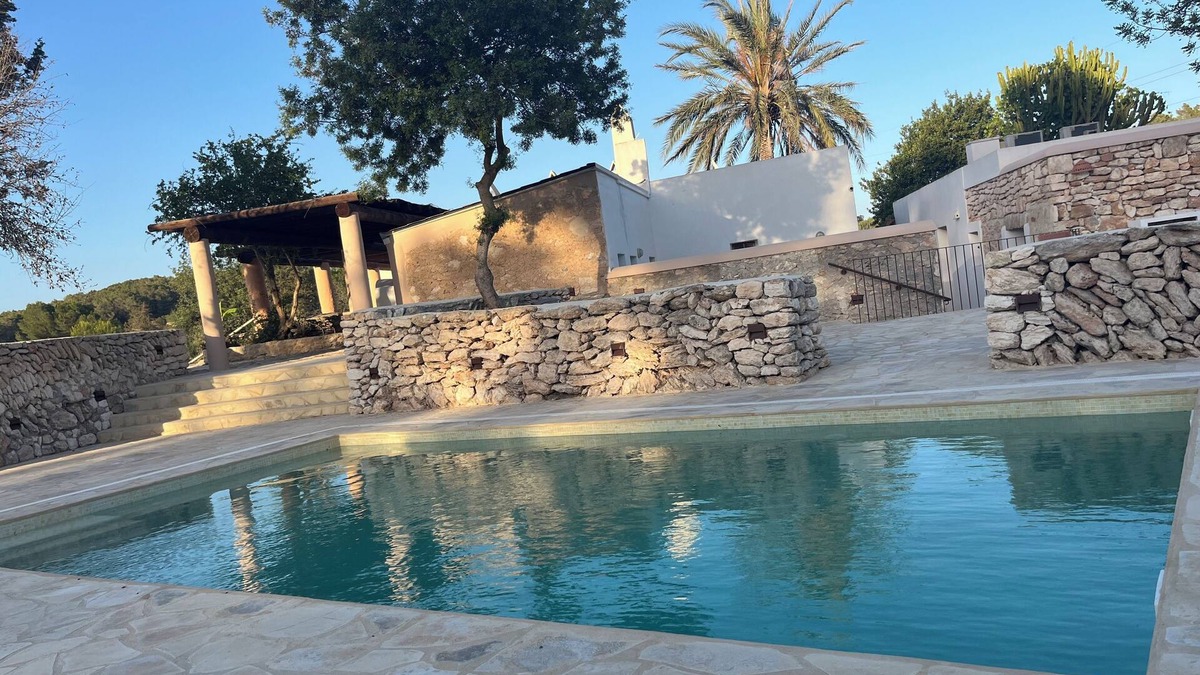 Santa Eulalia del Rio Villa | Can Bonet de Baix Está Situada en el Centro de la Isla y Tiene Vistas al Campo