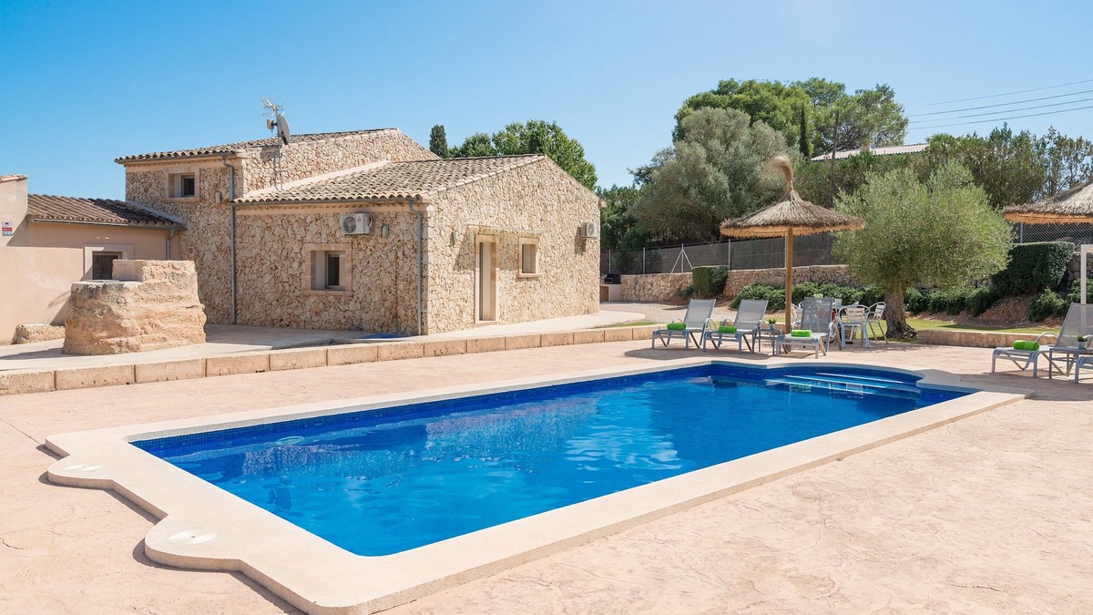 Sencelles Villa | CAN BRIVO - Modern country house with private pool in a rural surrounding. Free WiFi
