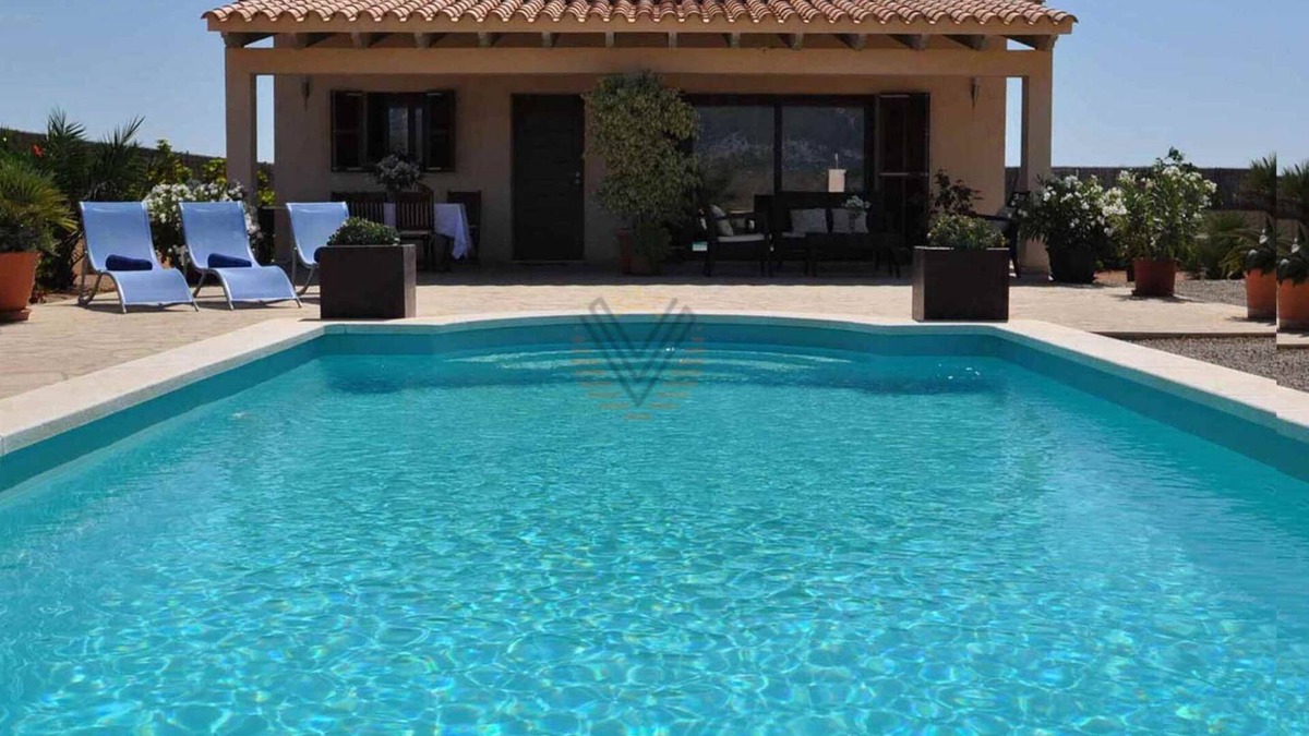 Sa Pobla Cottage | Can Melis, Holiday Villa with views in outskirt of Sa Pobla, Majorca