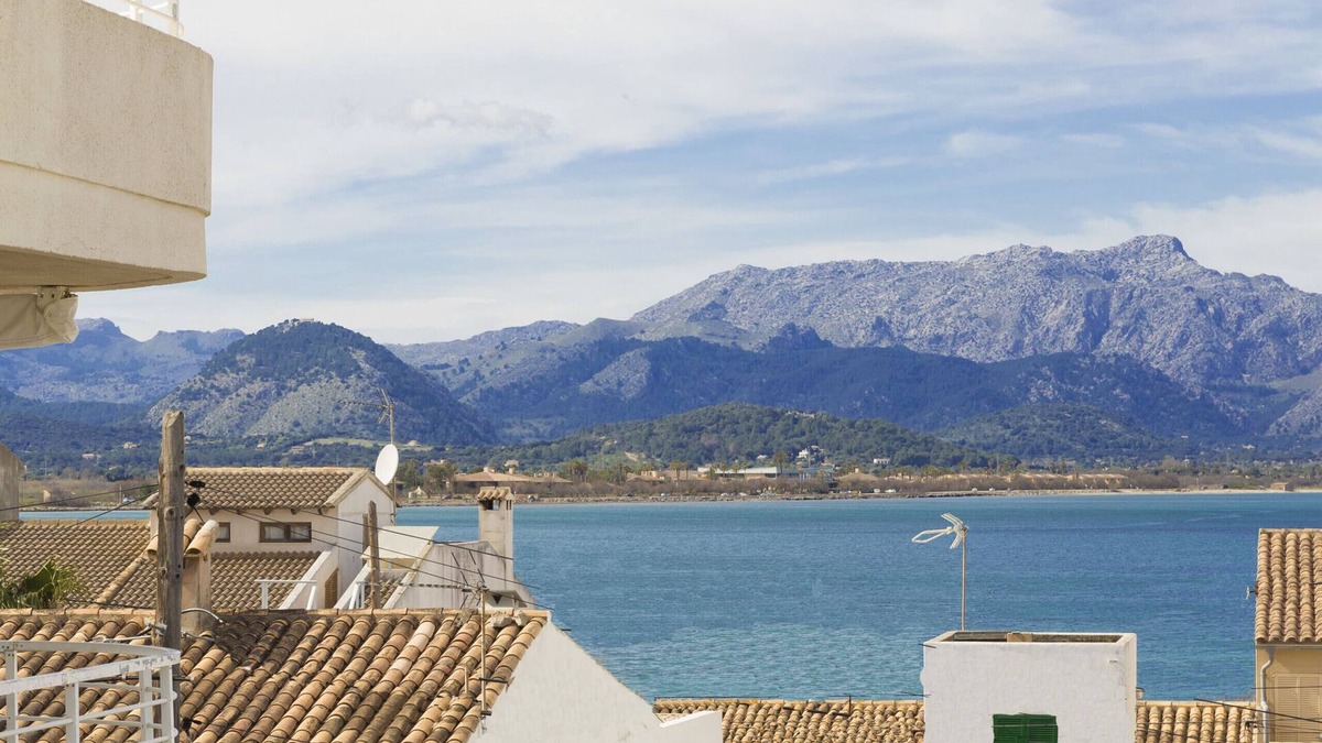 es Bacares Ski Chalet | Can Xim 080 fantastic house close to the beach, with terrace, garden, barbecue and WiFi.