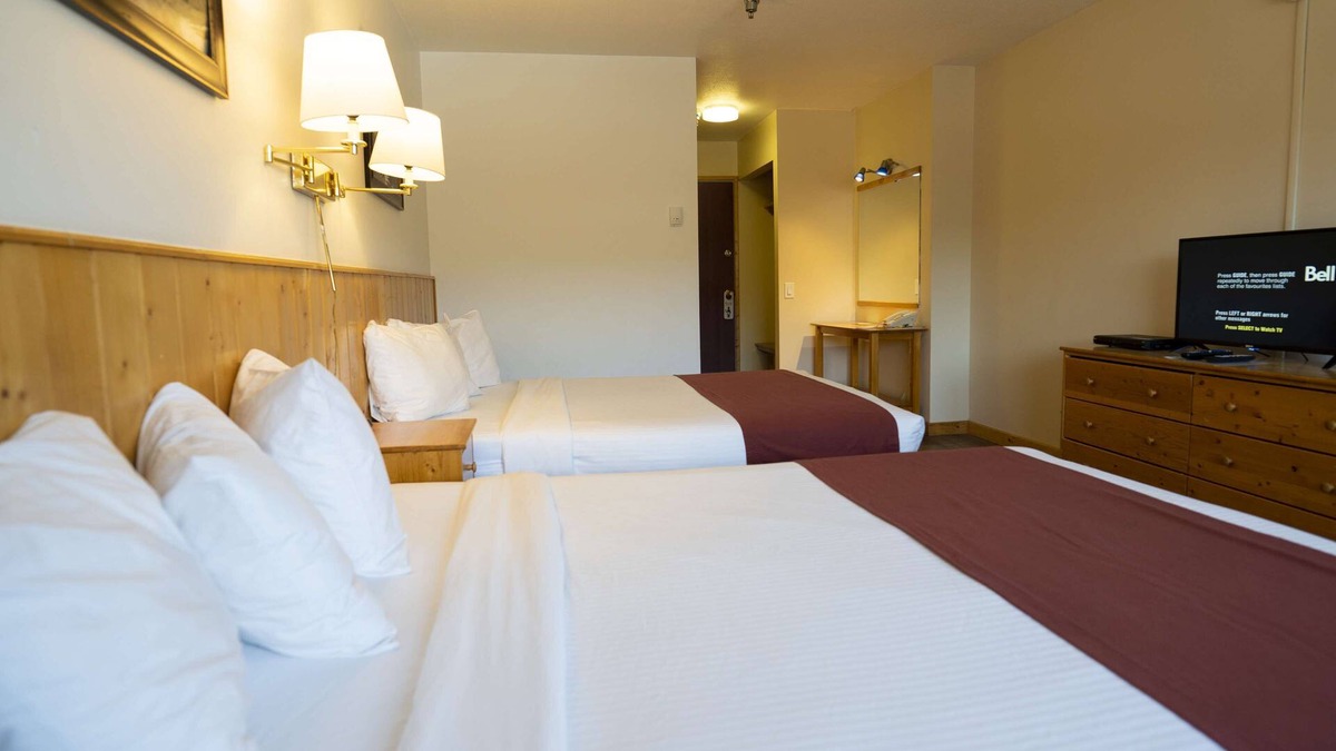 Whitehorse Hotel | Canadas Best Value Inn River View Hotel