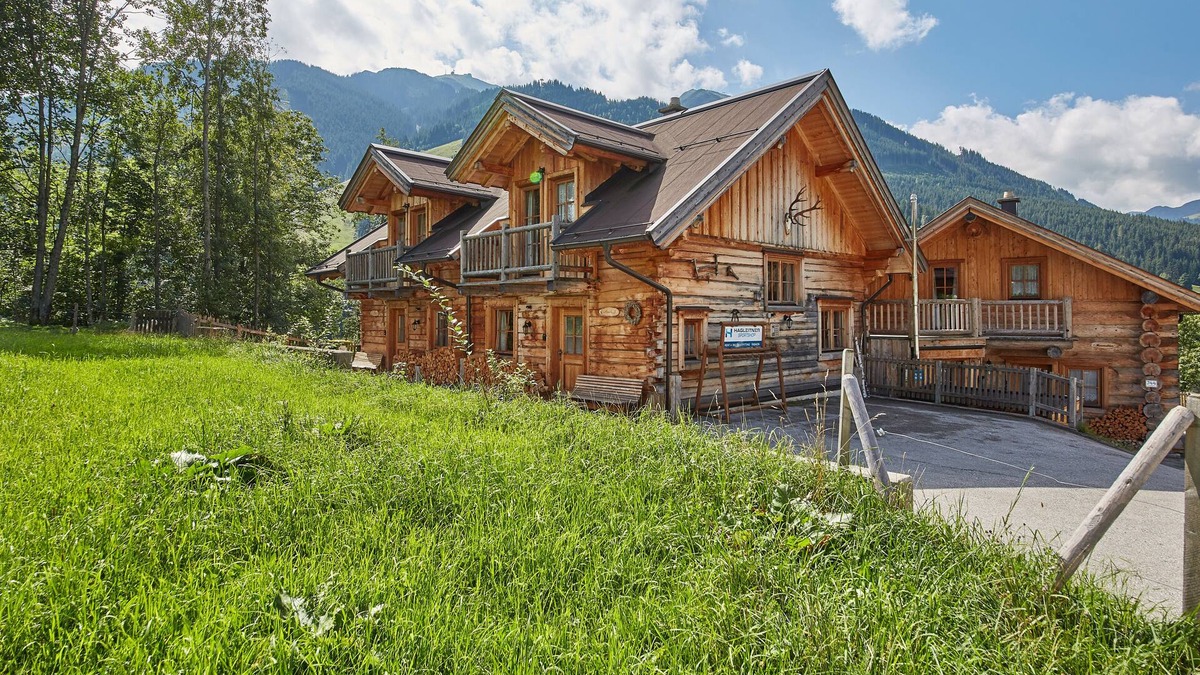 Saalbach-Hinterglemm Ski Chalet | Canadian log cabin in the heart of Saalbach-Hinterglemm with JokerCard in Summer