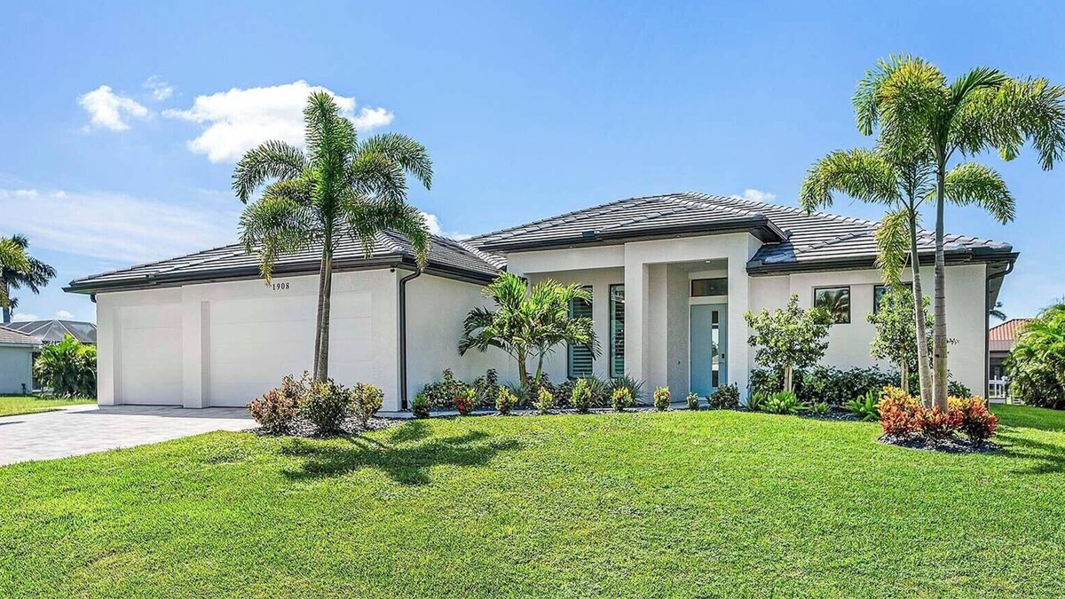 Pelican House | Canal Breeze - Luxury and Spacious 5 Bedroom Villa with Gulf Access