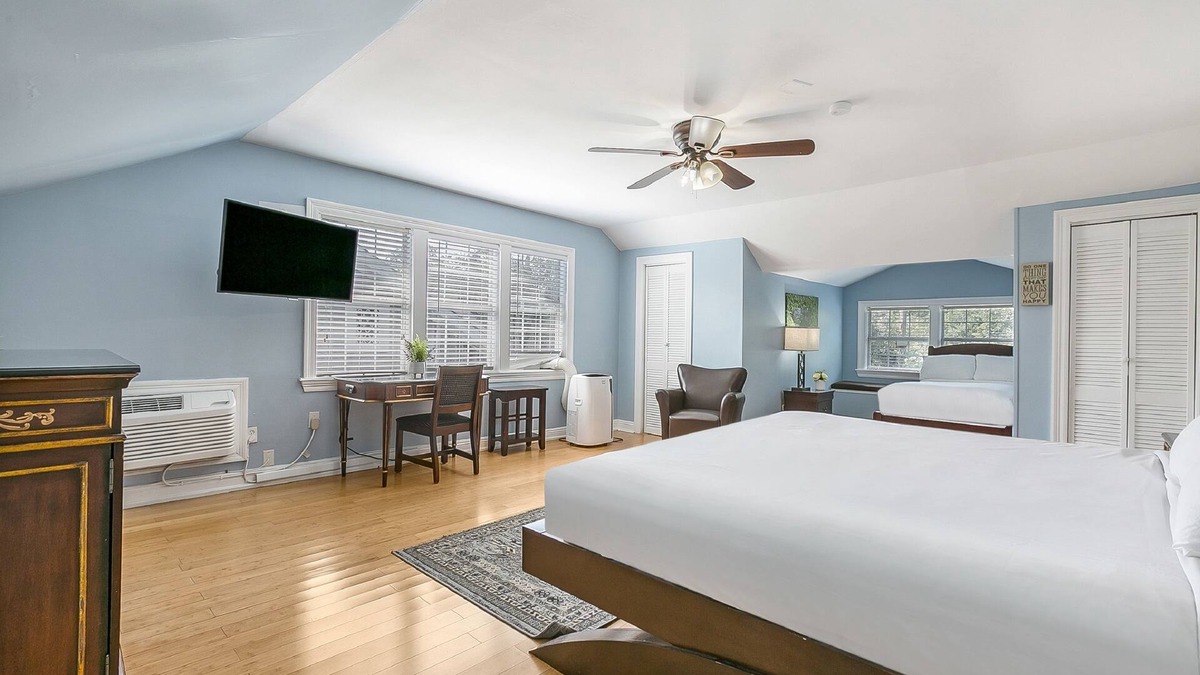 Mid-City Hotel | Canal Express Rooms