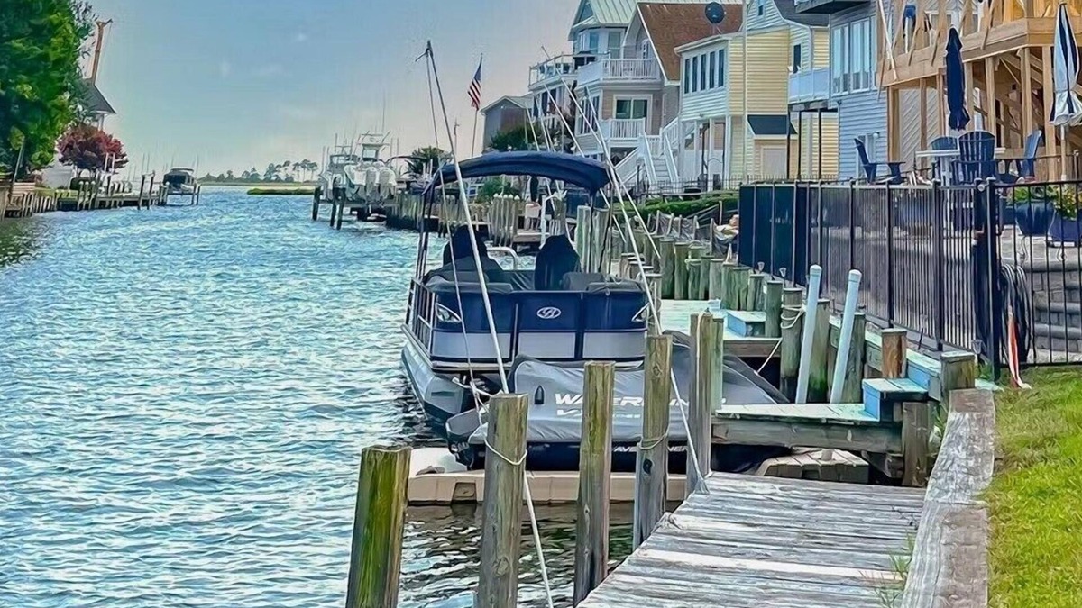 Keen-Wik On the Bay House | Canal-Front Cottage with Dock – Boater’s Retreat Near Fenwick Island