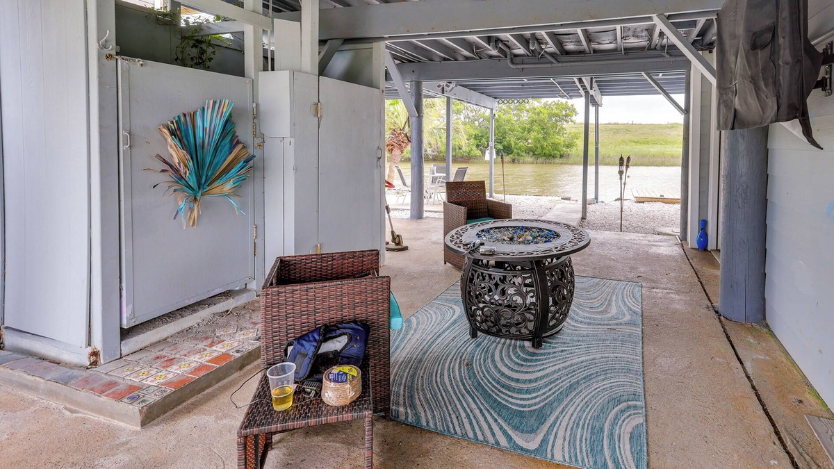 Freeport House | Canal-Front Freeport Home ~ 4 Mi to Surfside Beach