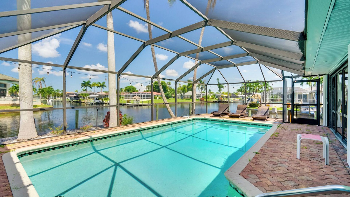 Fort Myers House | Canal-Front Gem w/Lanai & Dock in Cape Coral