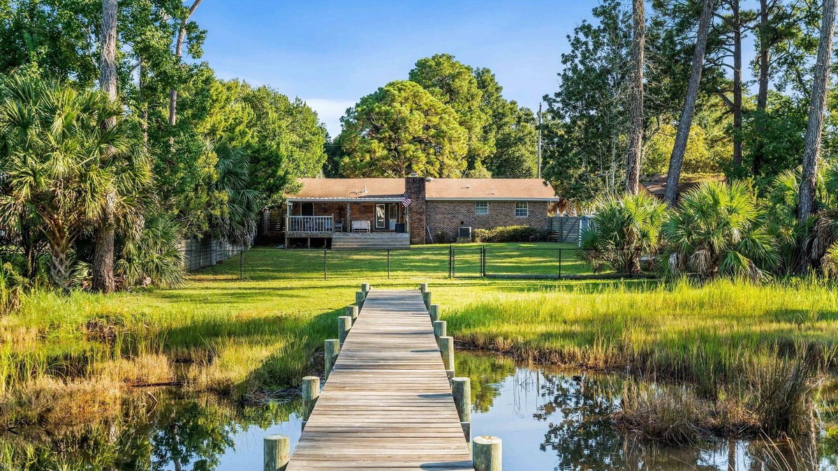 Fort Walton Beach House | Canal Front Home w/Private Dock | Pet Friendly