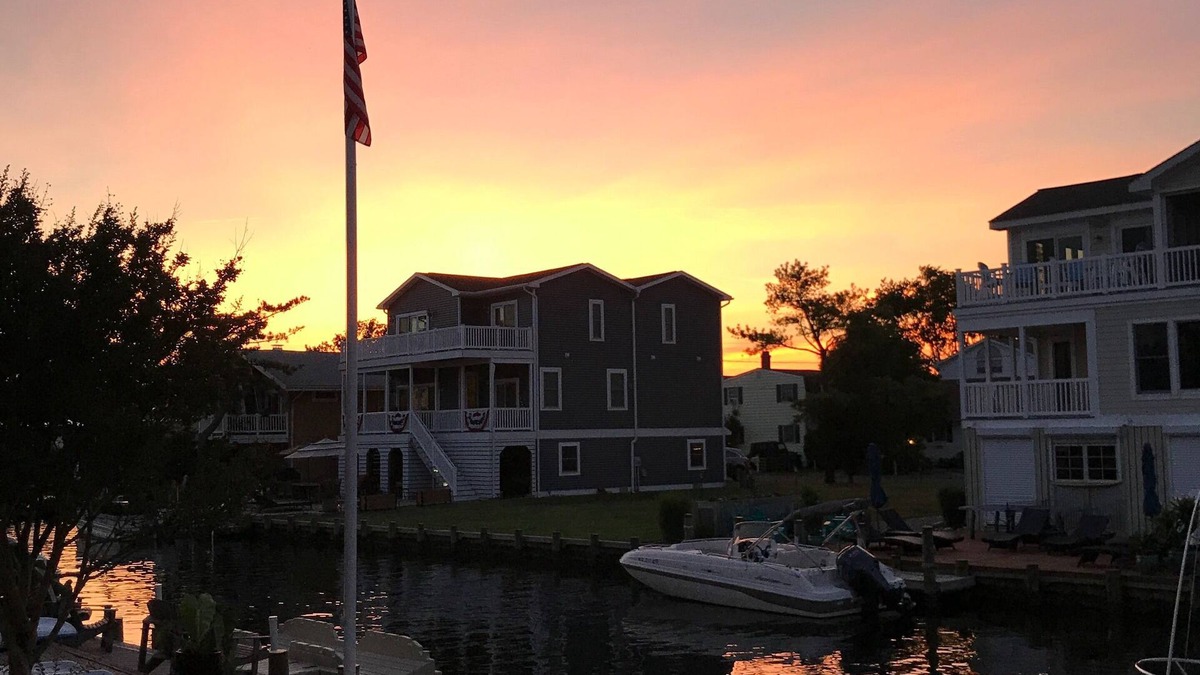 South Bethany Harbor House | Canal Front home. 2 short blocks to the beach.