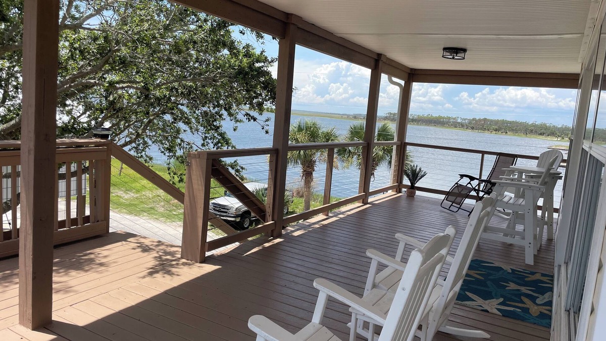 Horseshoe Beach House | Canal-Front retreat in Sunny Florida with Beautiful Gulf Views