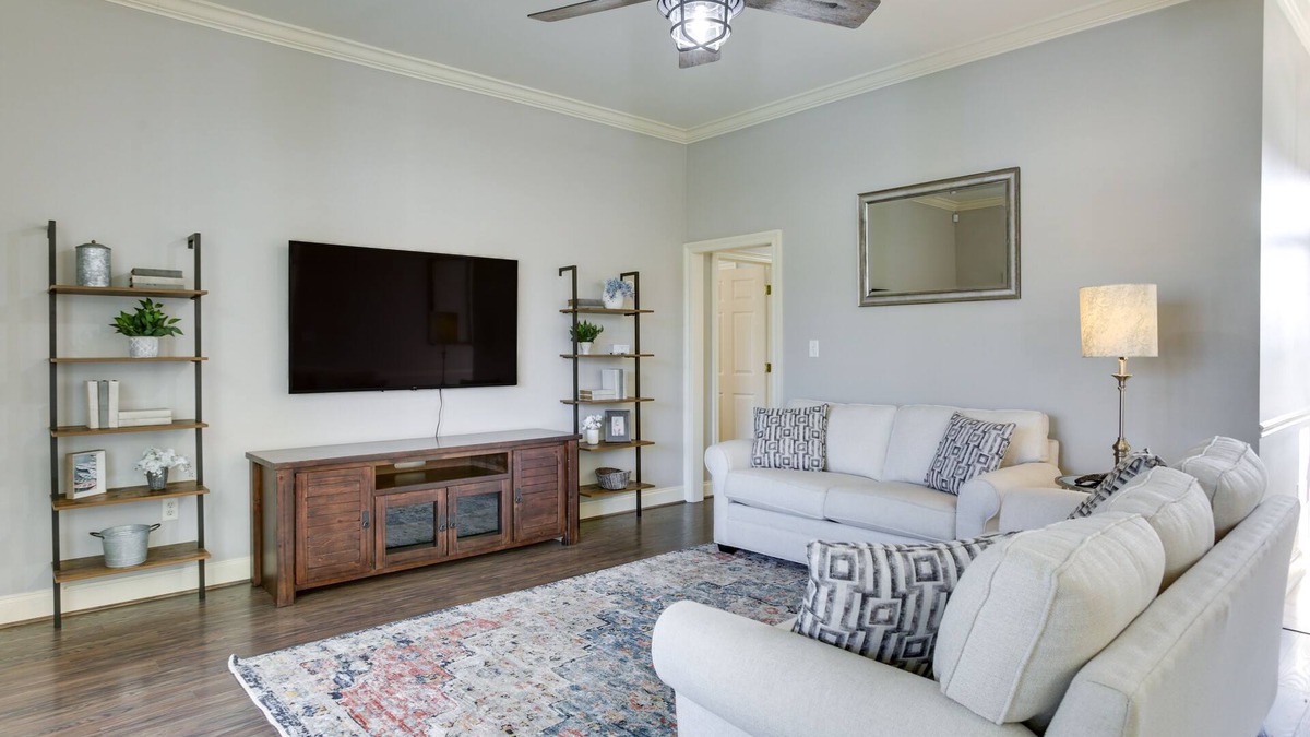 South Baton Rouge House | Canalfront Baton Rouge Home w/Patio: 6 Mi to LSU!