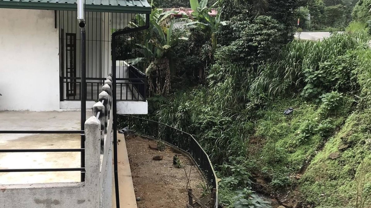 Ginigathena House | Canalside Villa & Guest House