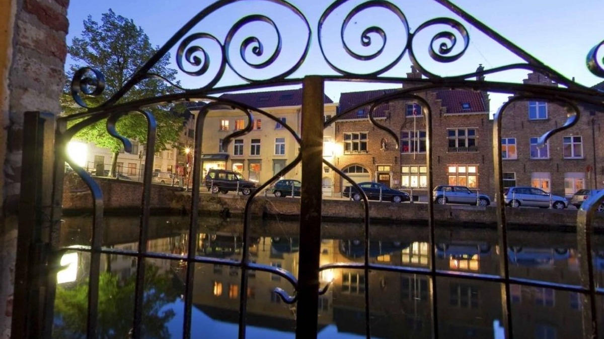 Historical Center Bruges Hotel | Canalview Hotel Ter Reien