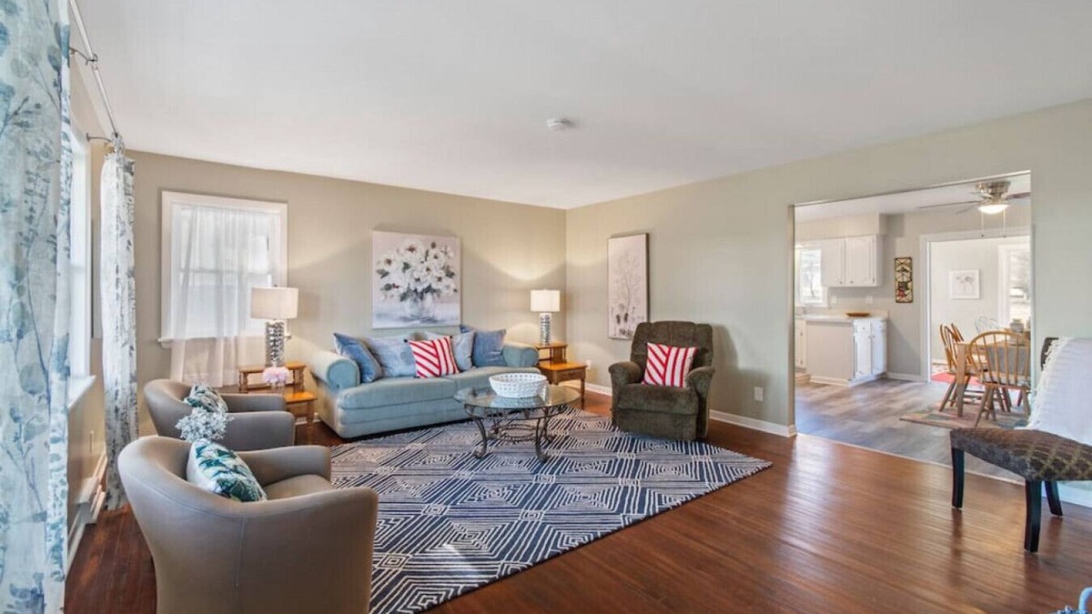Canandaigua House | Canandaigua Charmer - Sleeps 6!