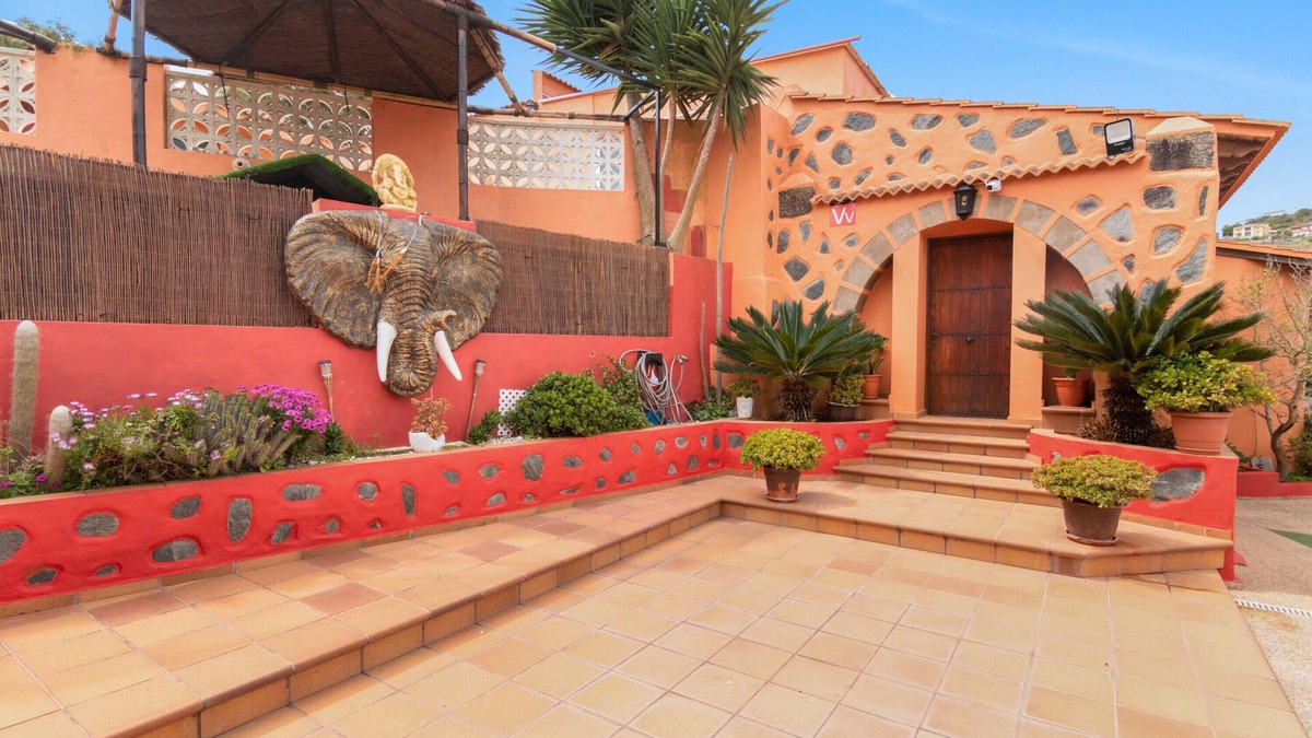 Las Brisas House | 'Canarian Retreat' with Sea Views, Private Terrace and Wi-Fi