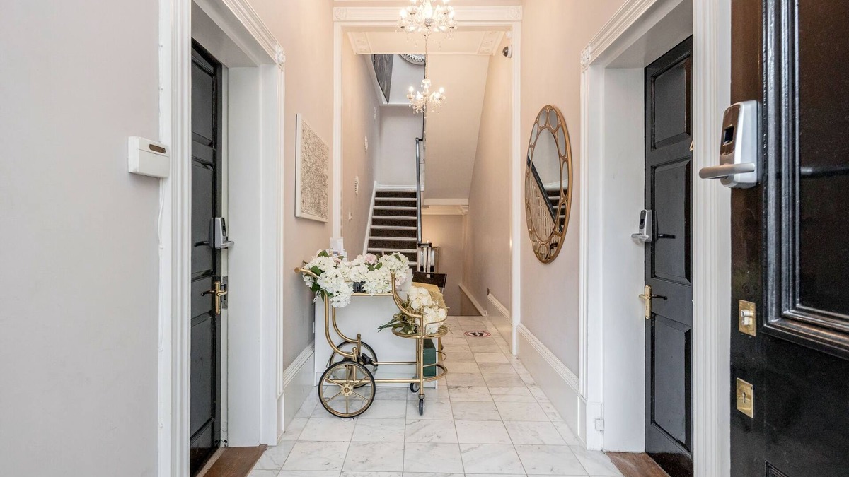 Canary Wharf House | Canary Wharf Spacious and Large Apartment with Parking
