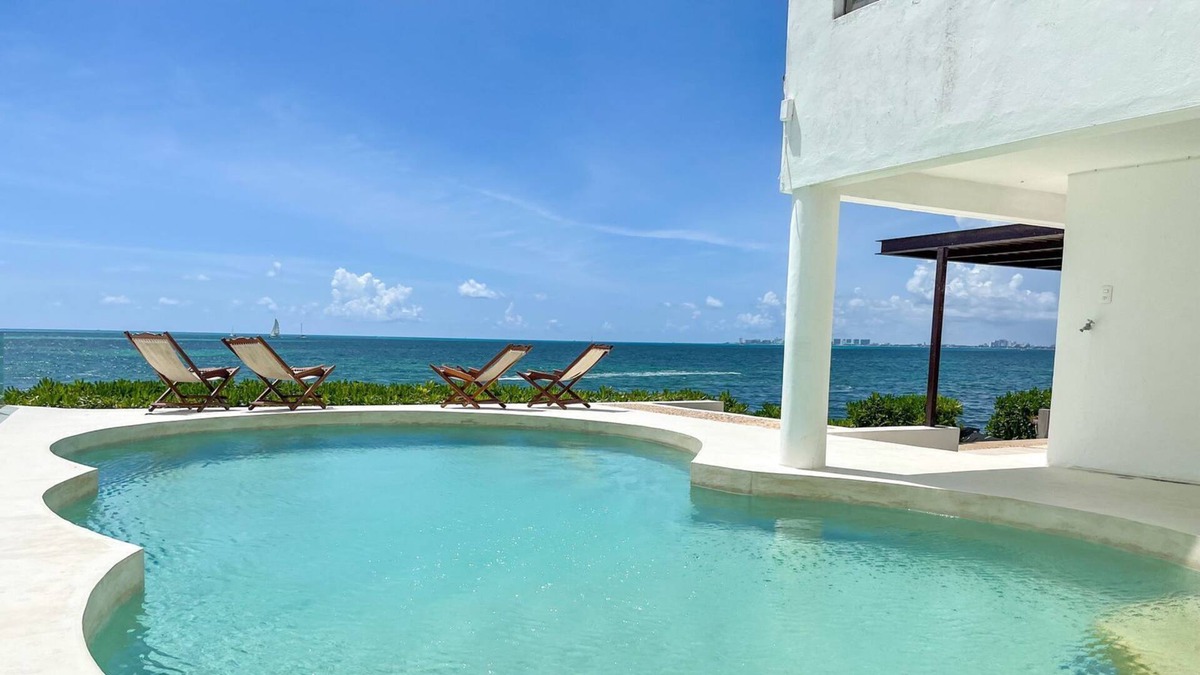 Puerto Juarez Villa | CANCUN 4BR Oceanfront La Perla Villa