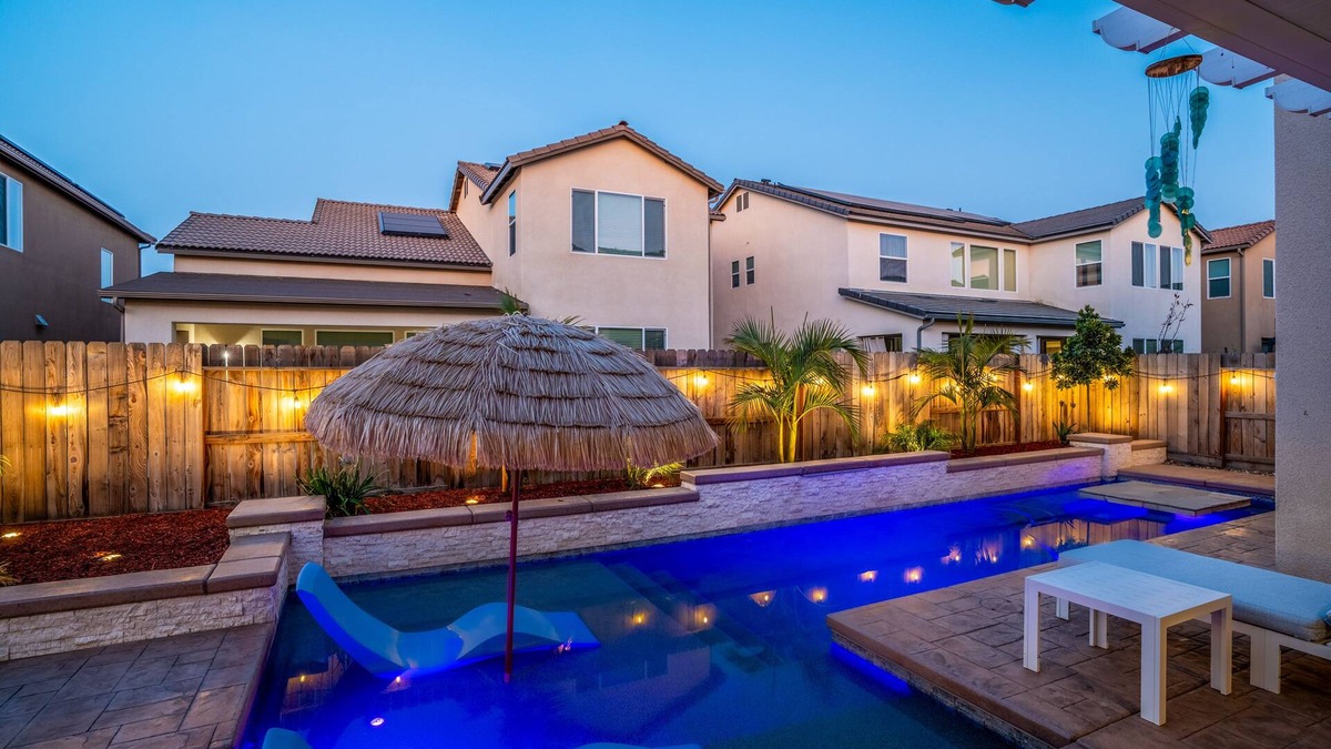 Fresno House | CANCUN RESORT STYLE HOME/POOL/AMBIENT LIGHTING