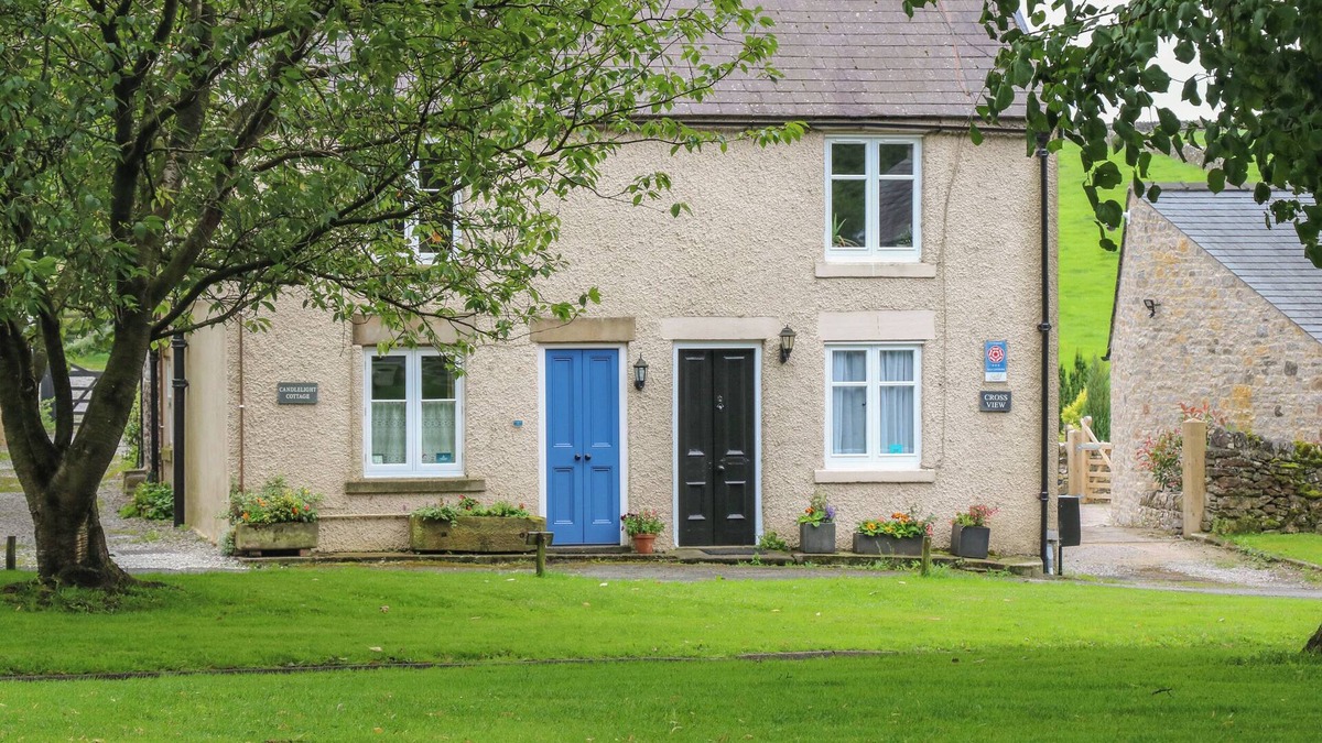 Litton Cottage | CANDLELIGHT COTTAGE, character holiday cottage in Litton, Derbyshire