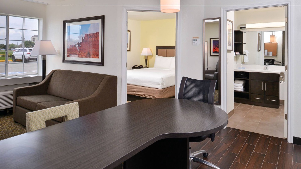 Beaumont Hotel | Candlewood Suites Beaumont by IHG